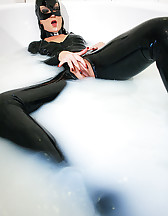 Latex catwoman bathes in milk, pic #14